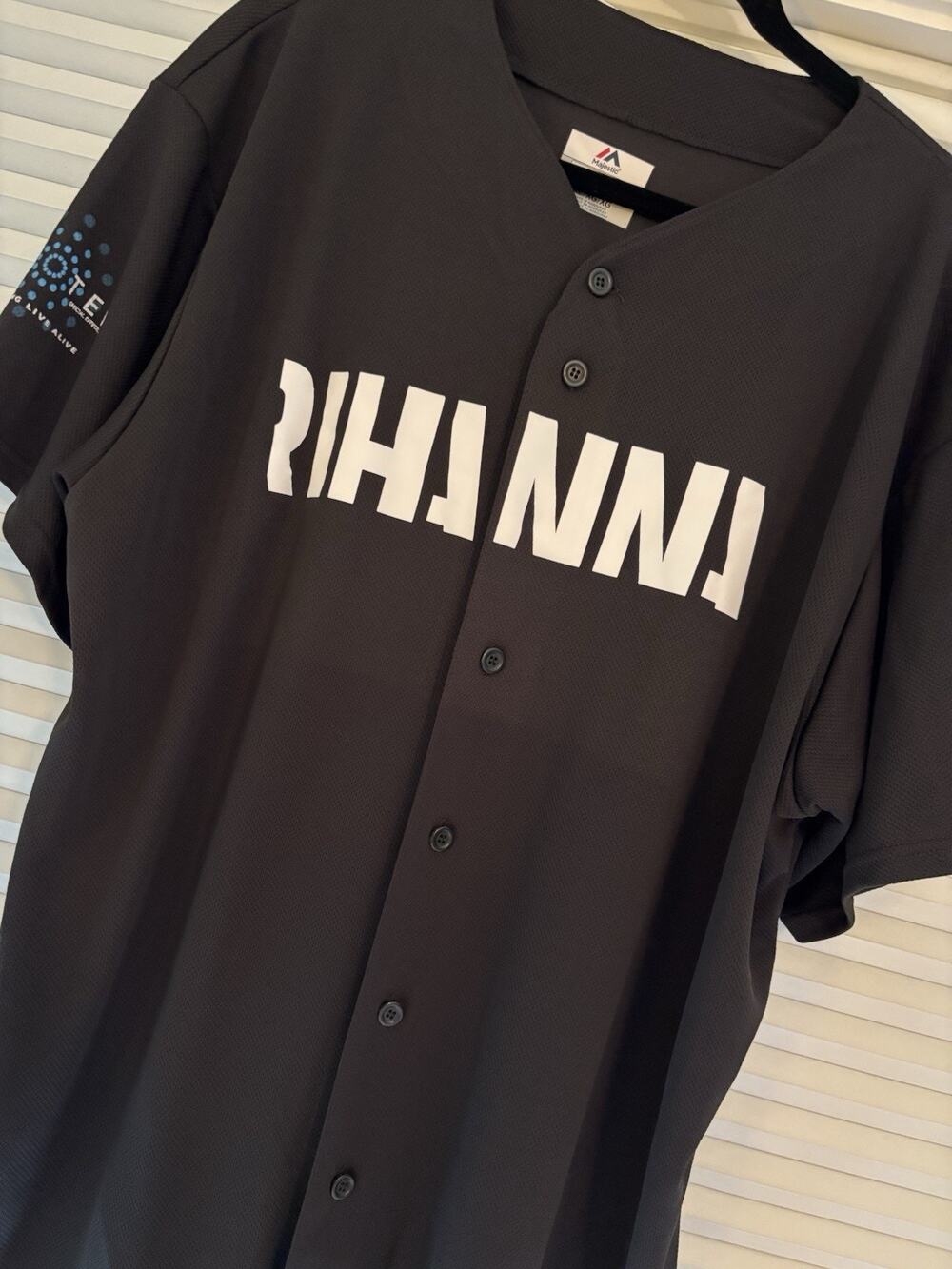 RIHANNA "ANTI WORLD TOUR" CREW SWAG MAJESTIC BASEBALL JERSEY XL Rare